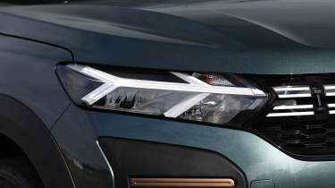 Dacia Jogger - head light detail